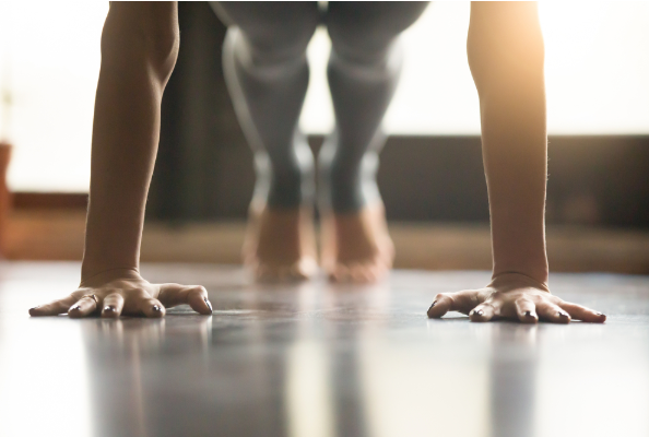 Woman pushup from the front