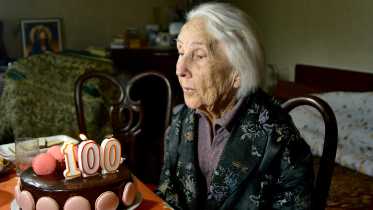 Blood test patterns may indicate chances of reaching 100