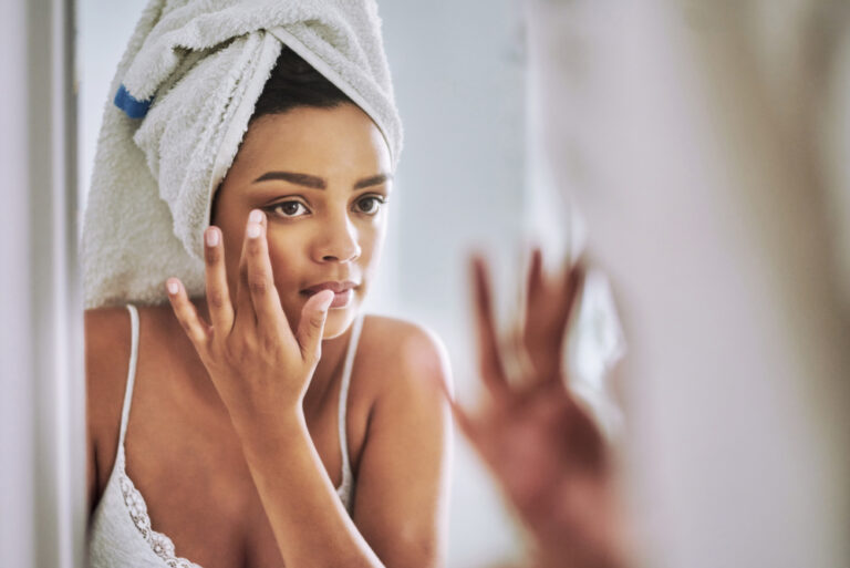 How vitamin C and collagen can affect your skin when you take them together