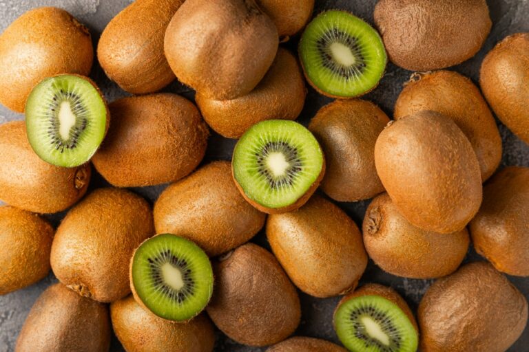 How kiwi can affect your body if you eat them regularly