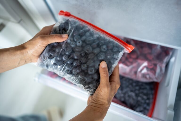 How blueberries can affect your body if you eat them every day
