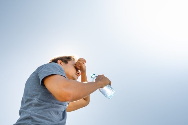 How to stay hydrated and protect your body in the summer heat