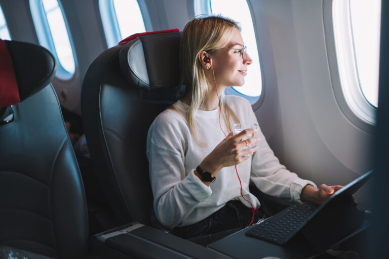 Dietitian reveals the best foods to eat before a flight