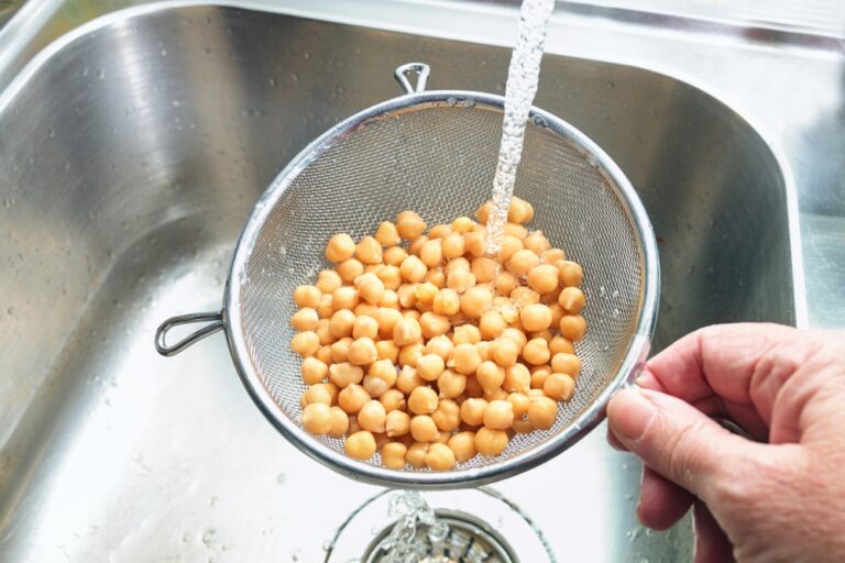 This is what chickpeas do to your body eaten regularly