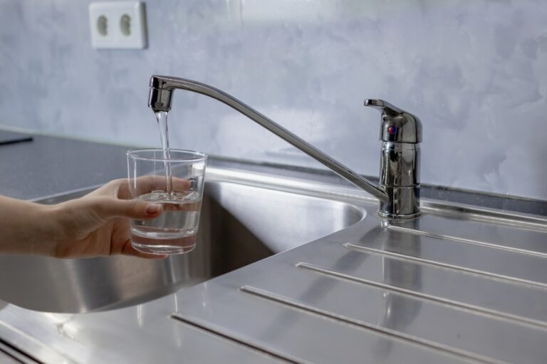This is how much water you should drink every day