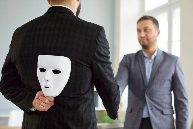 Psychologist reveals a simple way to spot a lie in seconds