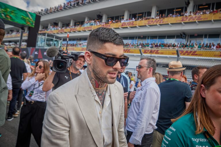 Shock on release day: Zayn Malik hospitalized