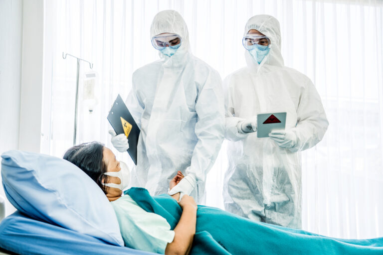 How to spot the first signs and symptoms of Ebola
