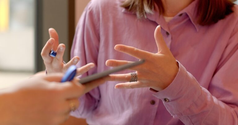 These body language habits can make you seem unlikable