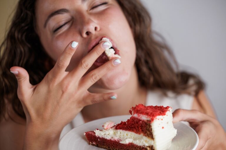 Can you get rid of your sugar cravings? A new study provides answers