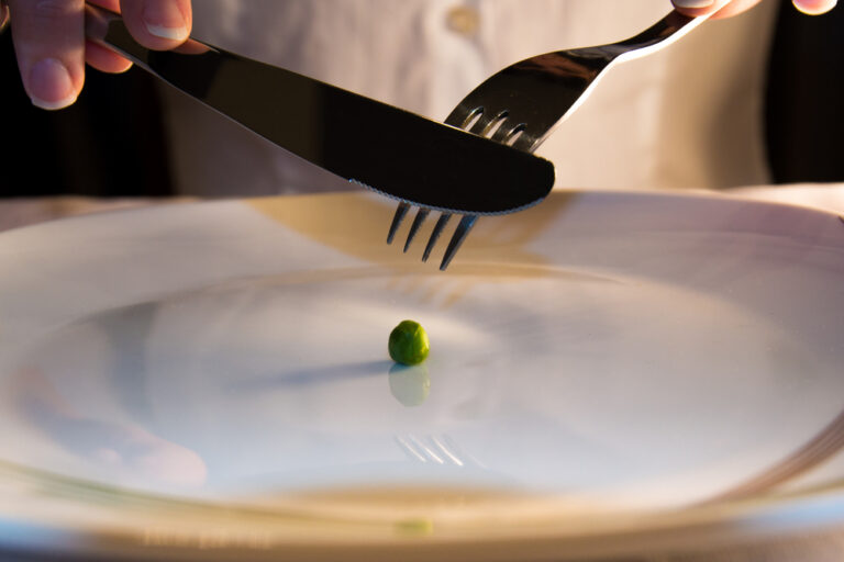 Small food portions could make weight loss more difficult