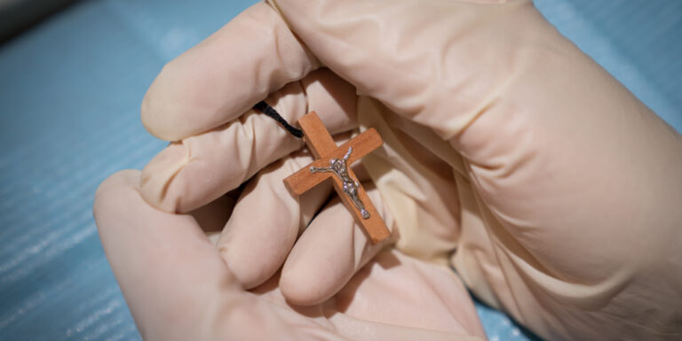 New research: Five minutes of prayer may reduce pain and anxiety
