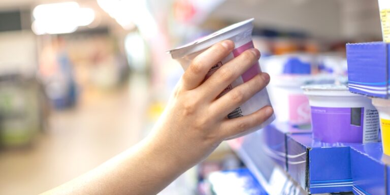 Should you choose greek yogurt or regular yogurt? Dietitians have the answer