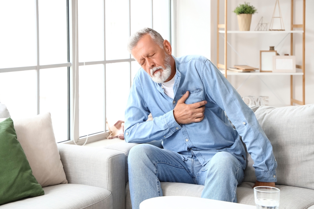 7 warning signs of pericarditis most people mistake for a heart attack