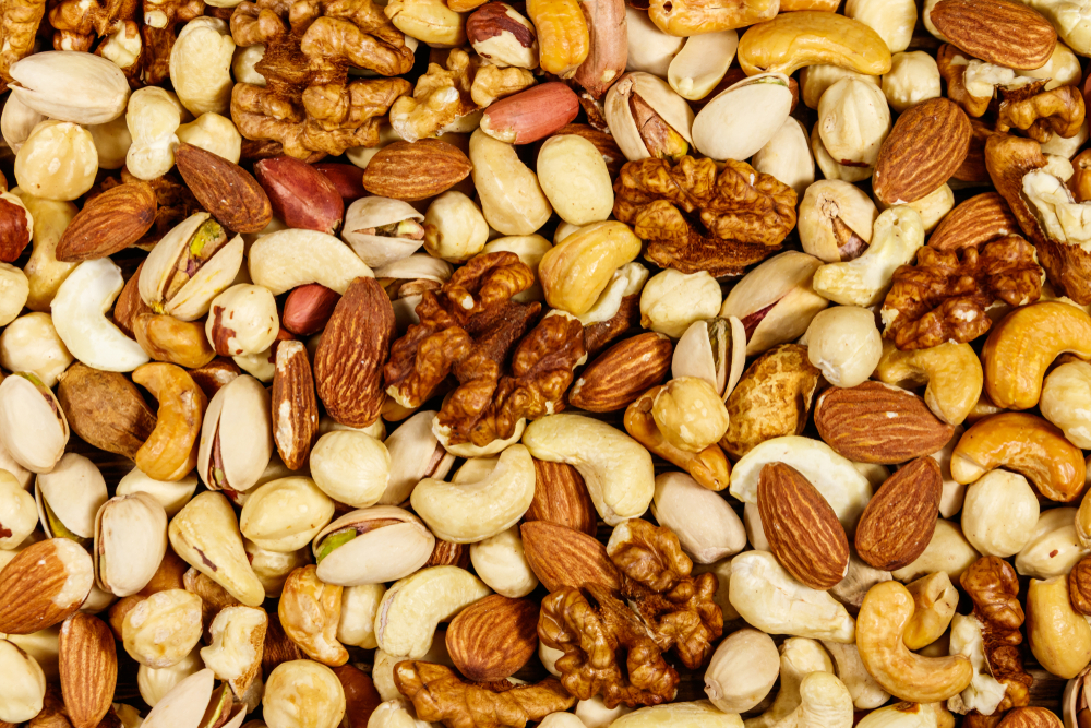 A daily handful of peanuts may help older brains respond to insulin again